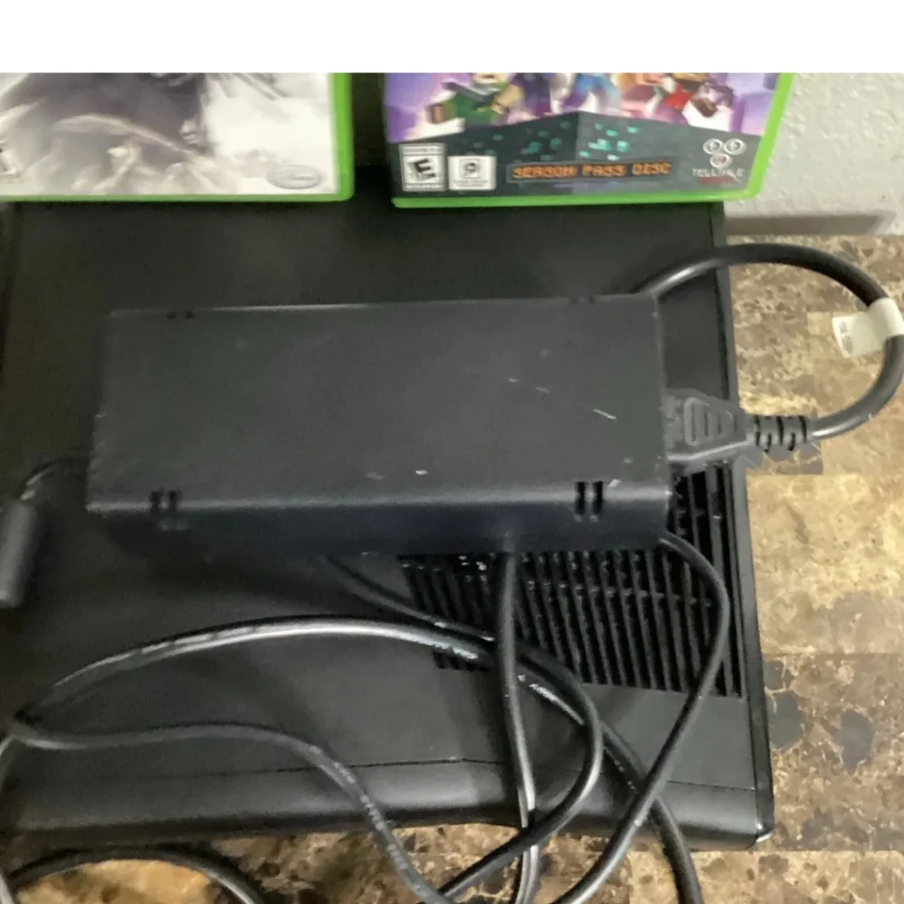 Microsoft Xbox 360 Game Console Bundle 4GB, Power Cord, Controller, and 2 games.